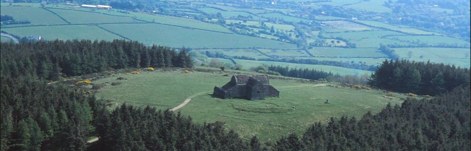 wm_Hellfire Club from air 2003